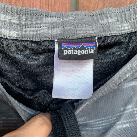 Grey Patagonia Baggies Shorts With Patterns Size Medium - Picture 3 of 4